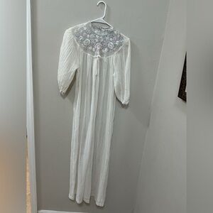 Vintage miss dior white embroidered white nightgown size XSmall